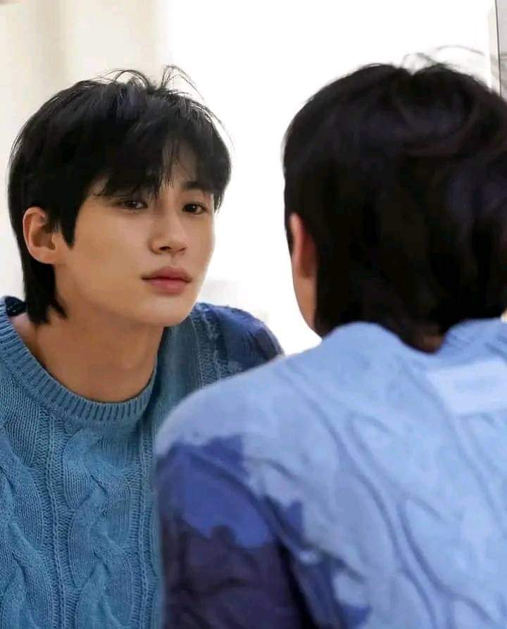 Behind-the-scenes cut of Byeon Wooseok