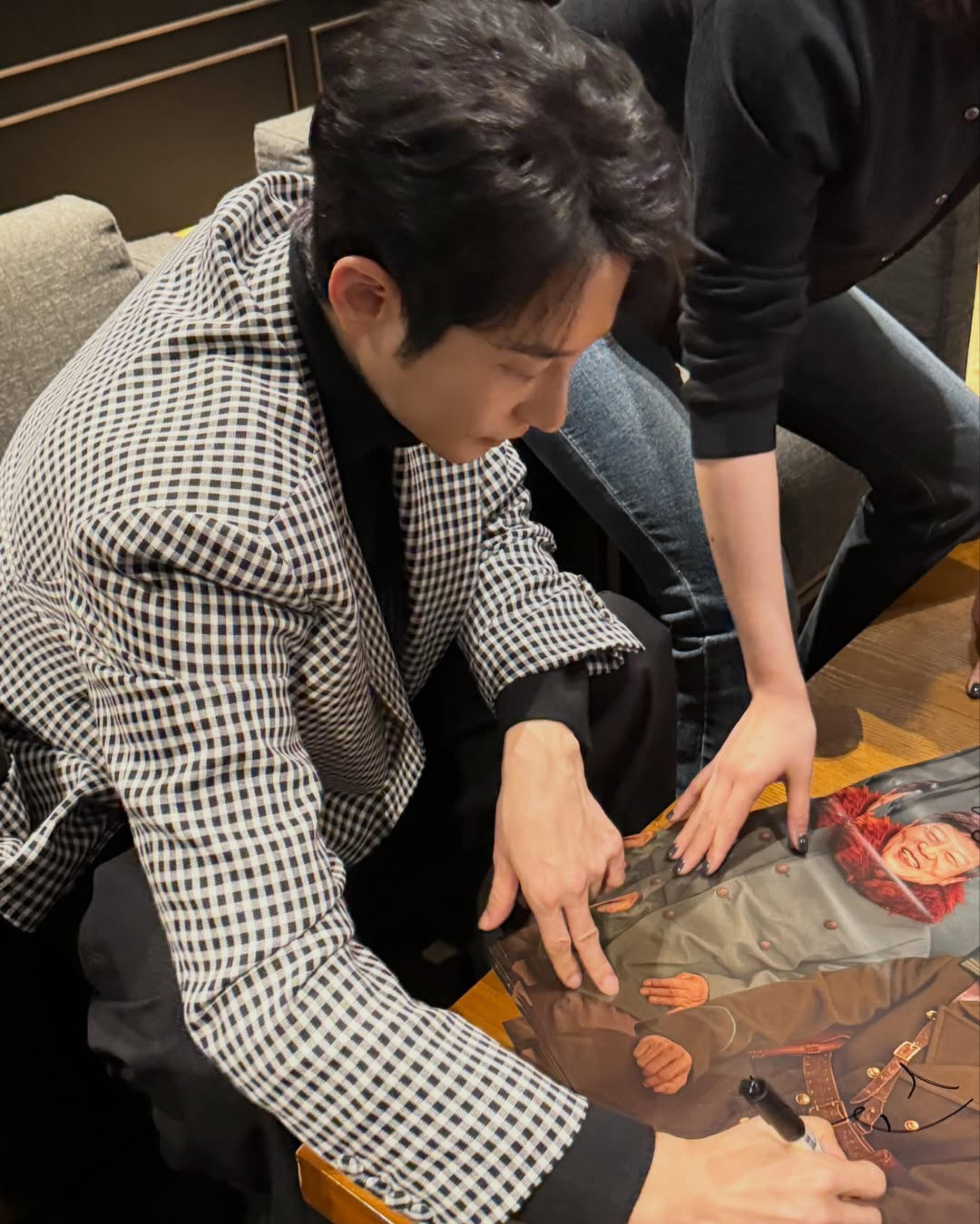 Behind-the-scenes cut of Park Sihoo