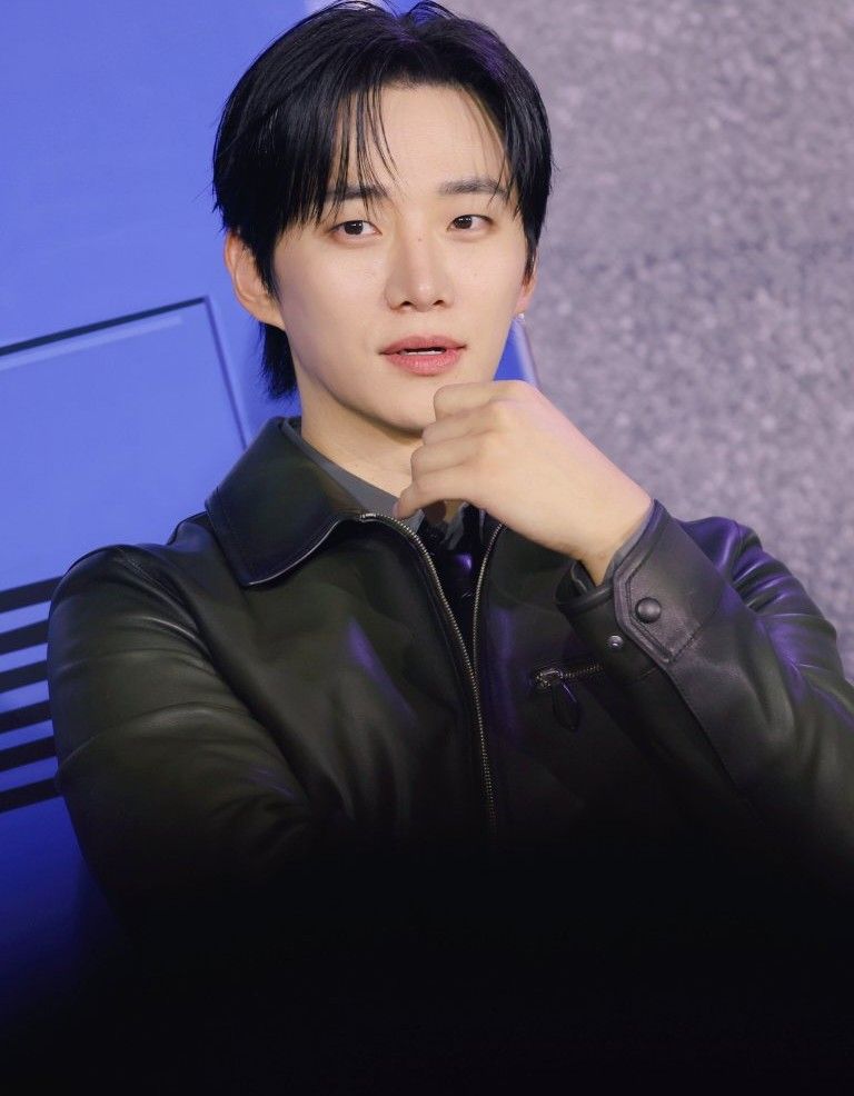 イ・ジュノの最近の活動ショット