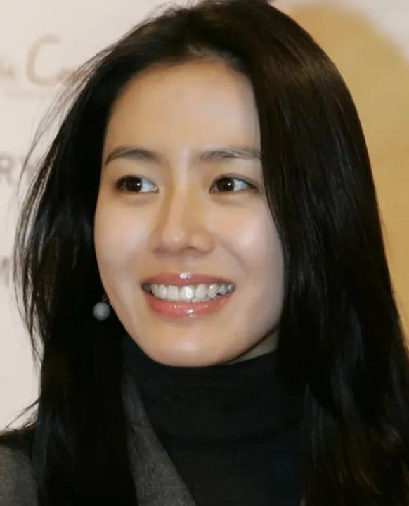 Behind-the-scenes cut of Son Yejin