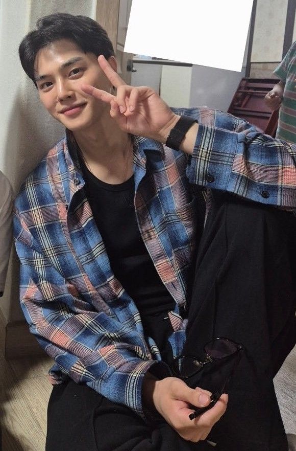 Latest photo of Song Kang