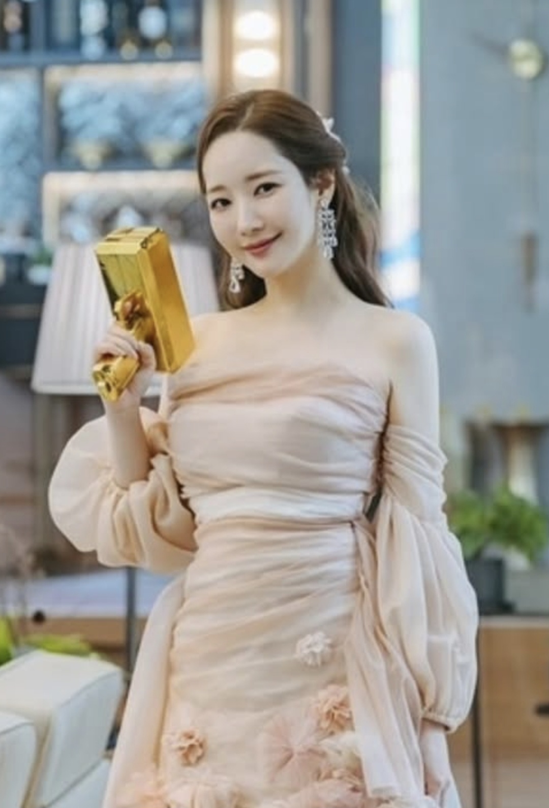 Behind-the-scenes cut of Park Minyoung