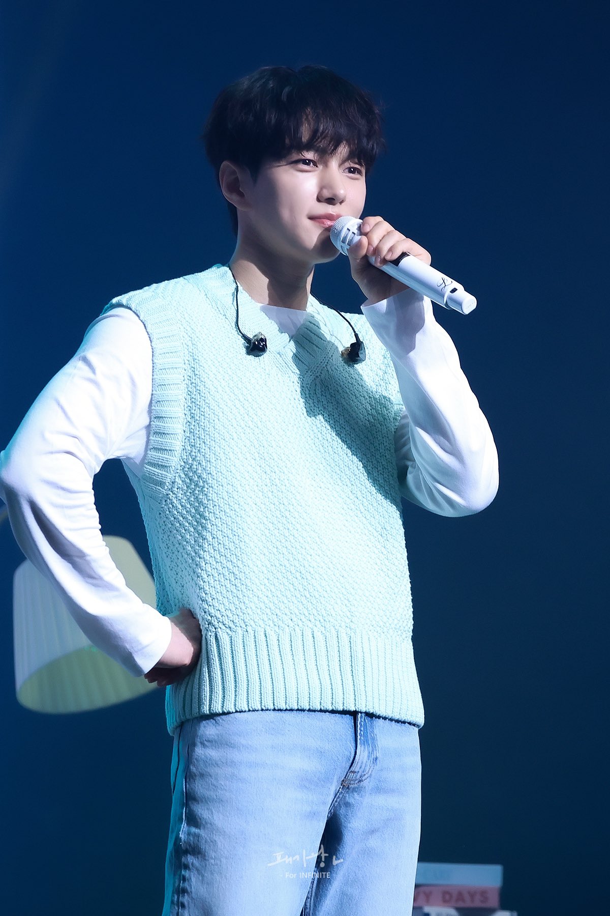 Behind-the-scenes cut of Kim Myungsoo (L)