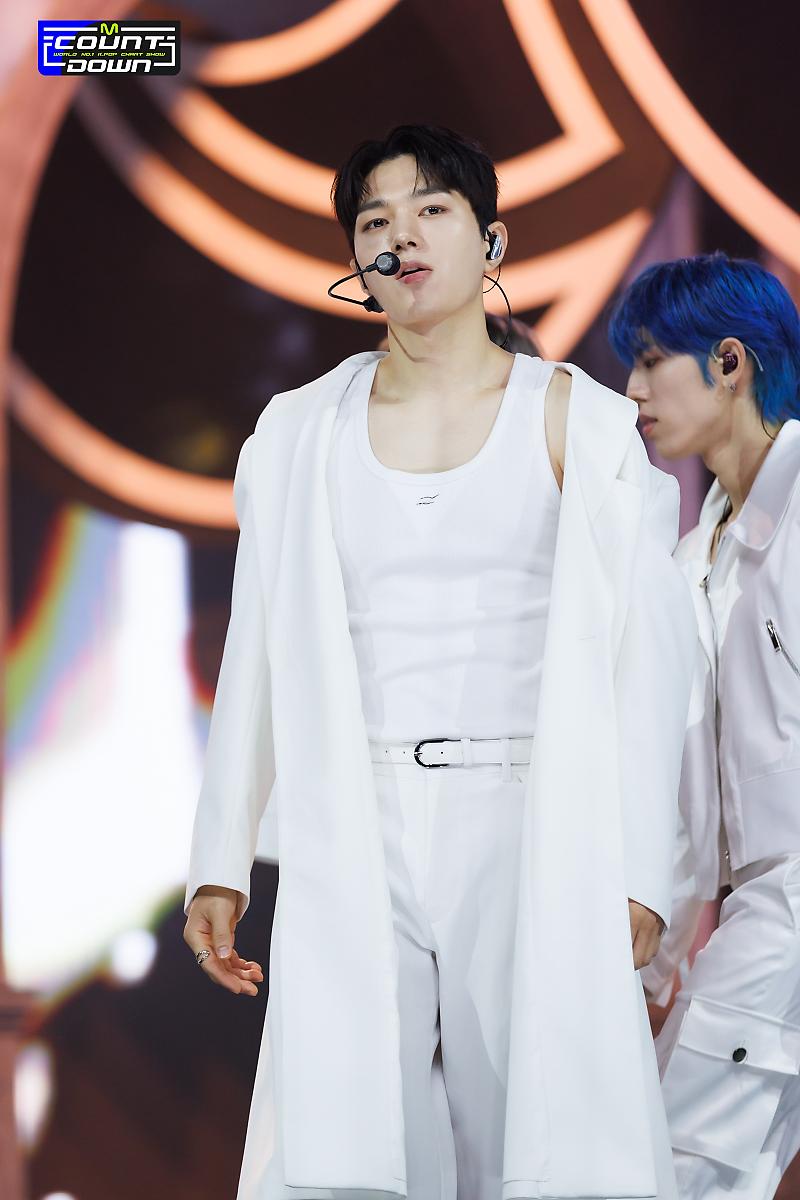Latest photo of Kim Myungsoo (L)