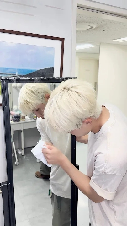Behind-the-scenes cut of Cha Eunwoo