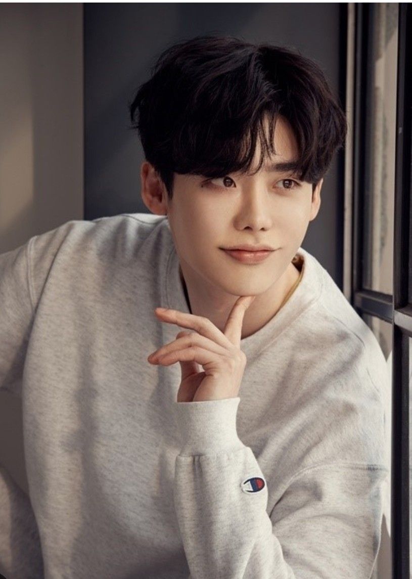A moment captured by a fan of Lee Jongsuk