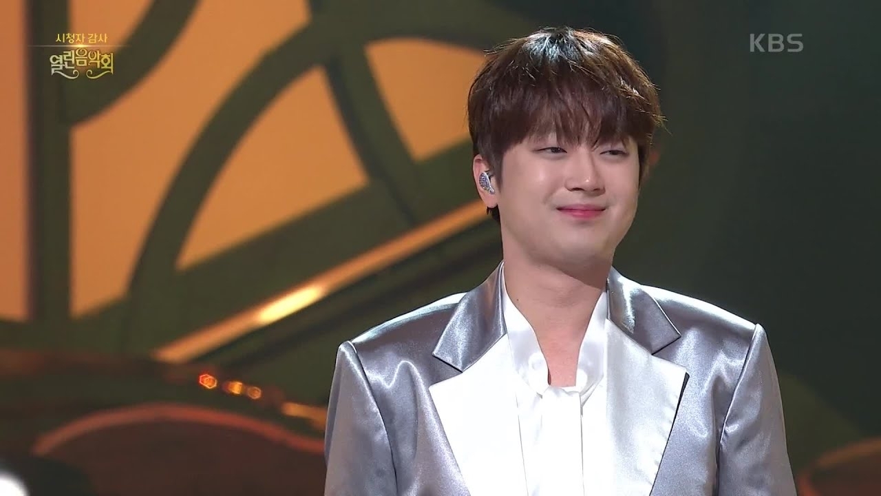 A moment captured by a fan of Lee Chanwon