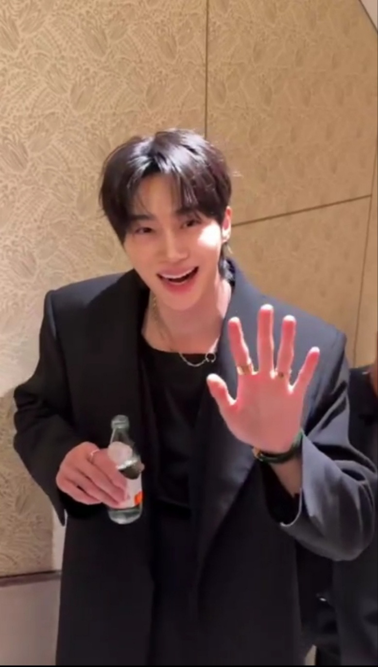 Representative background image loved by Byeon Wooseok fandom