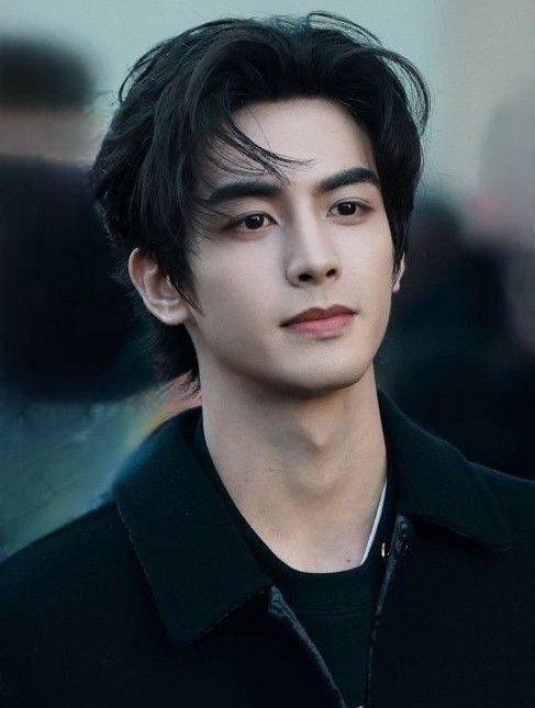 Behind-the-scenes cut of Song WeiLong