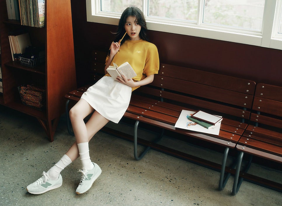 Behind-the-scenes cut of IU