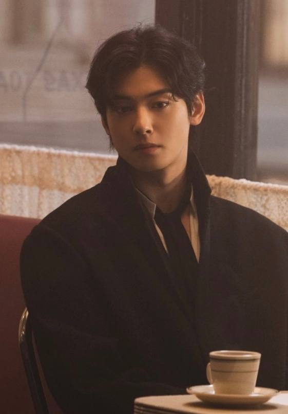 Recent activity shot of Cha Eunwoo