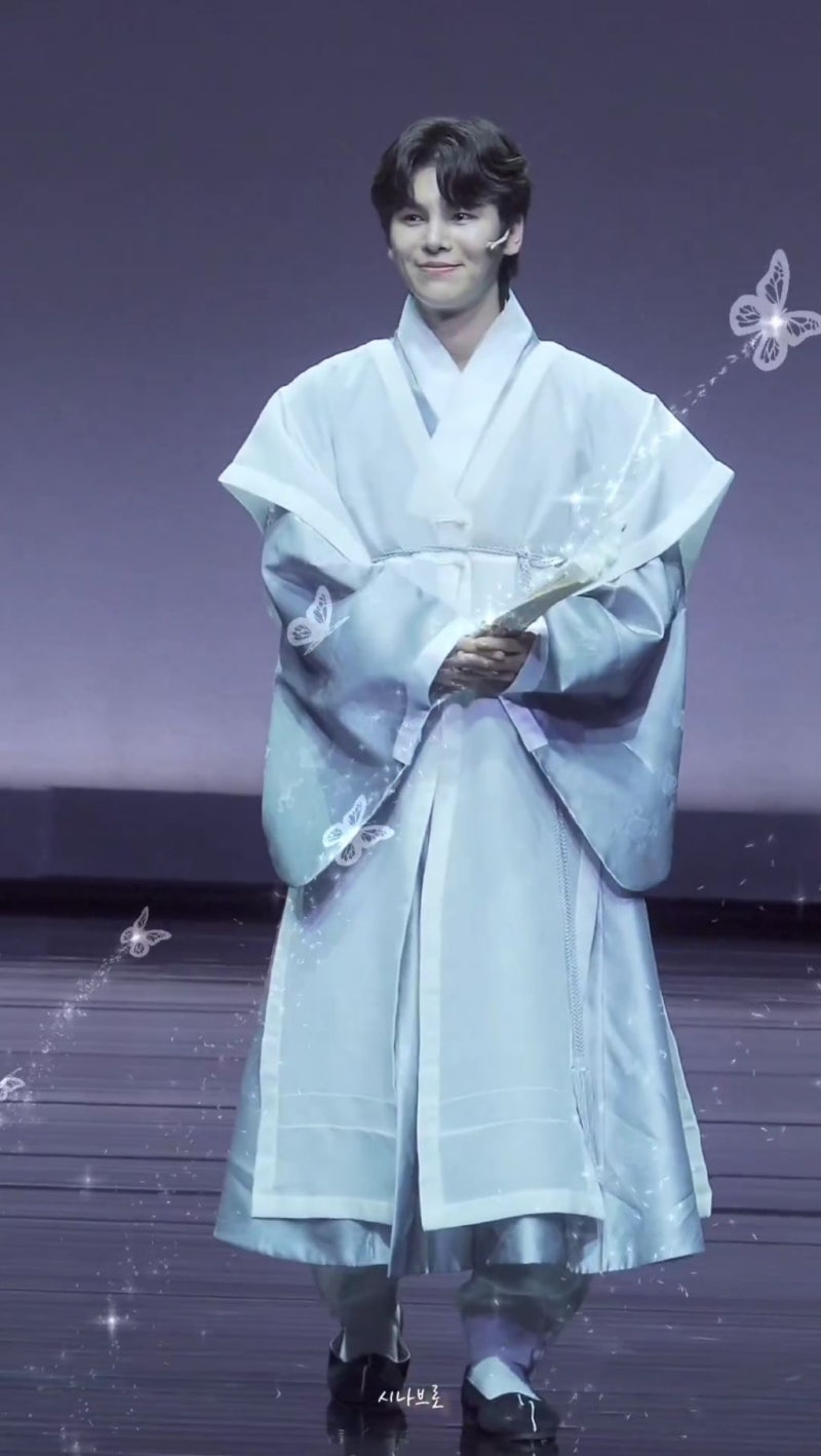 Emotional wallpaper shared by fans for Kim Junsu (1991)