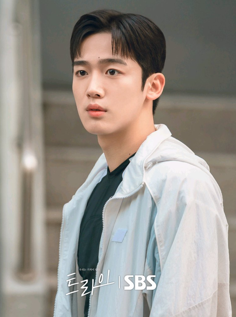 Behind-the-scenes cut of Kim Yohan