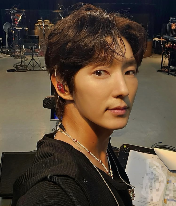 Behind-the-scenes cut of Lee Joongi