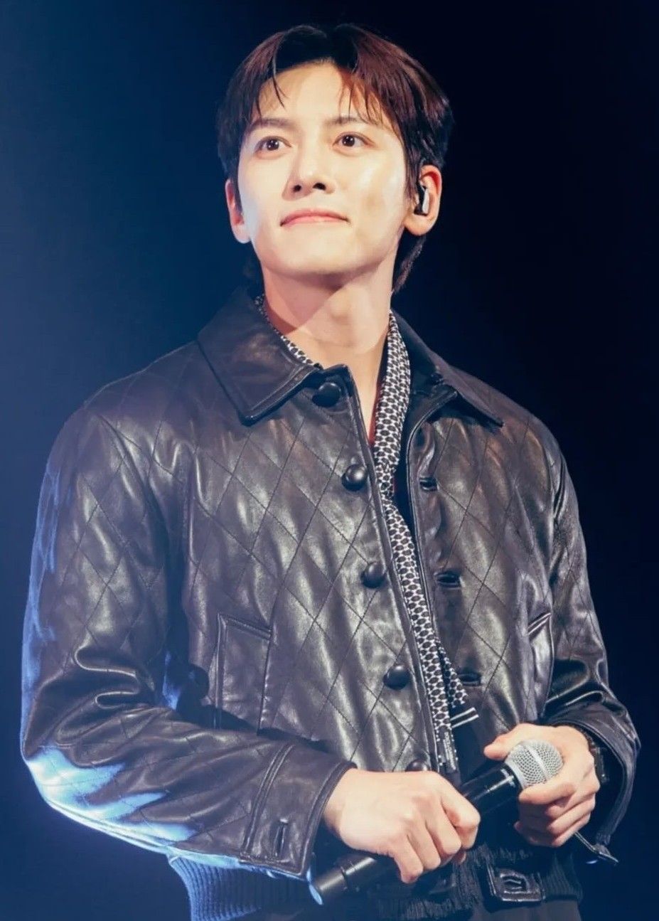 粉丝拍下的池昌旭瞬间