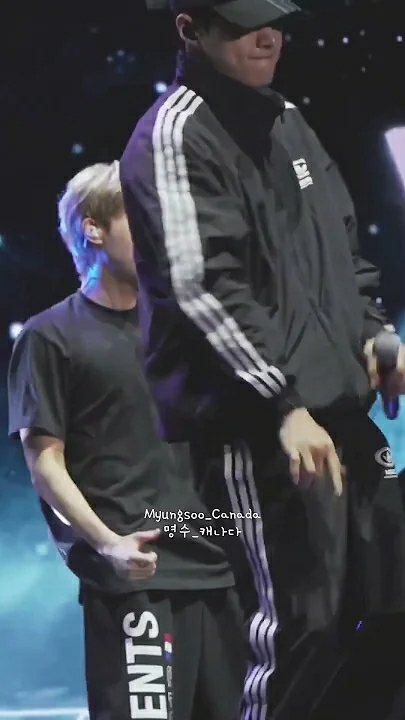 A moment captured by a fan of Kim Myungsoo (L)