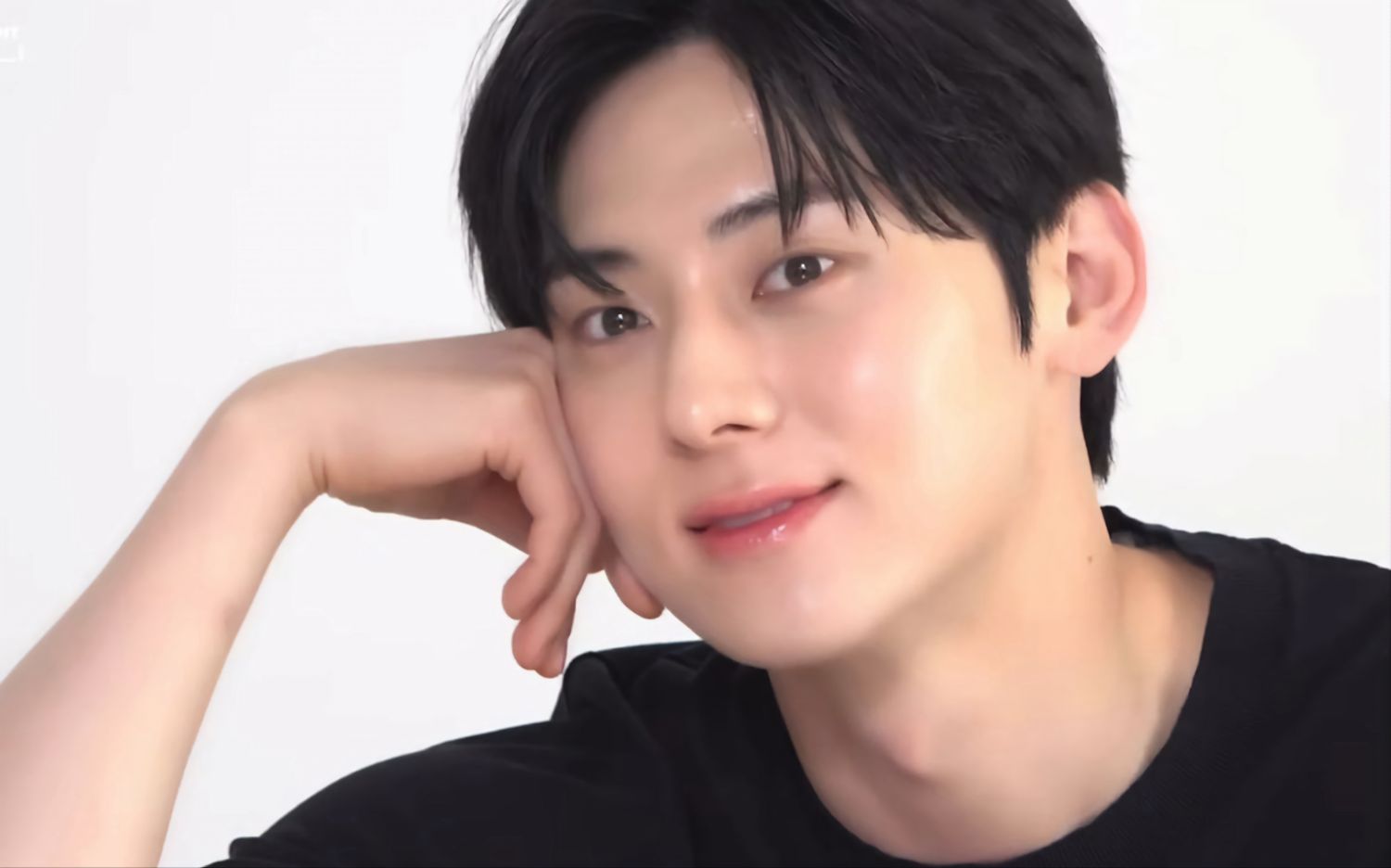 Recent activity shot of Hwang Minhyun