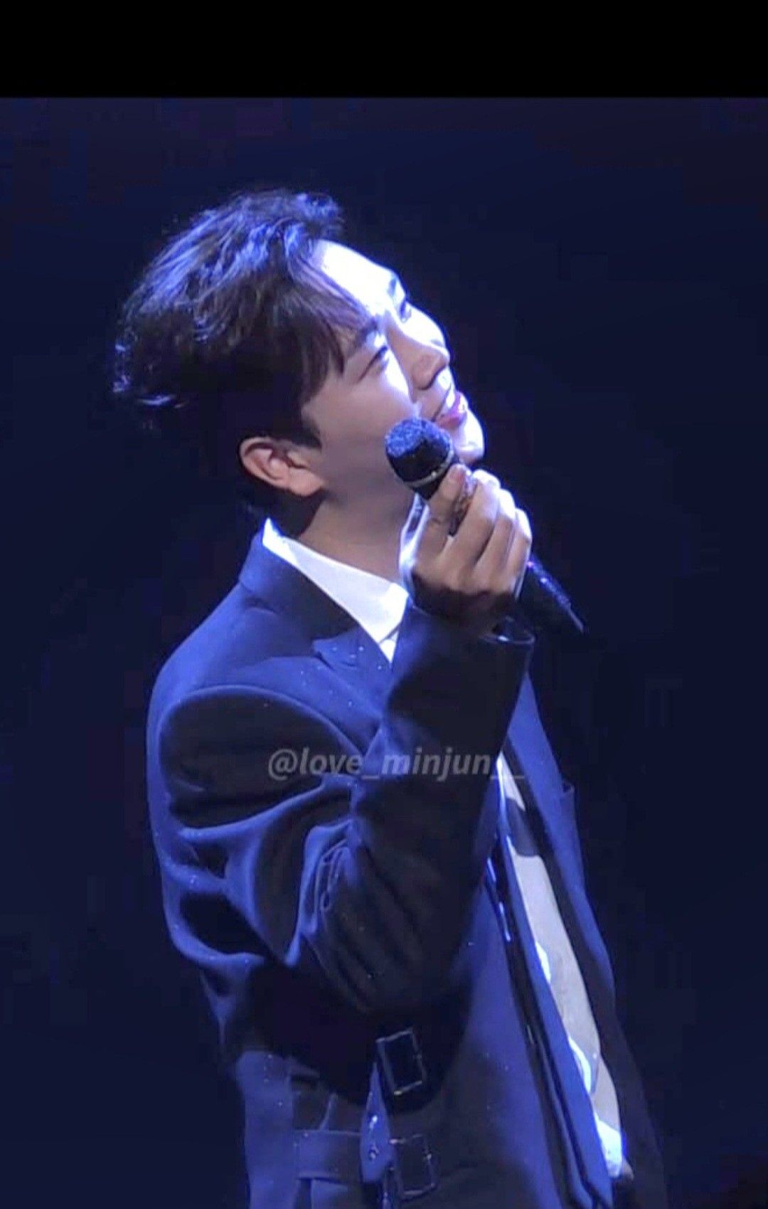 A moment captured by a fan of Song Minjun