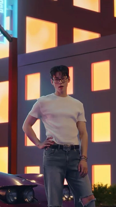 Latest photo of Cha Eunwoo