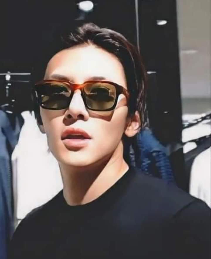 粉丝拍下的池昌旭瞬间