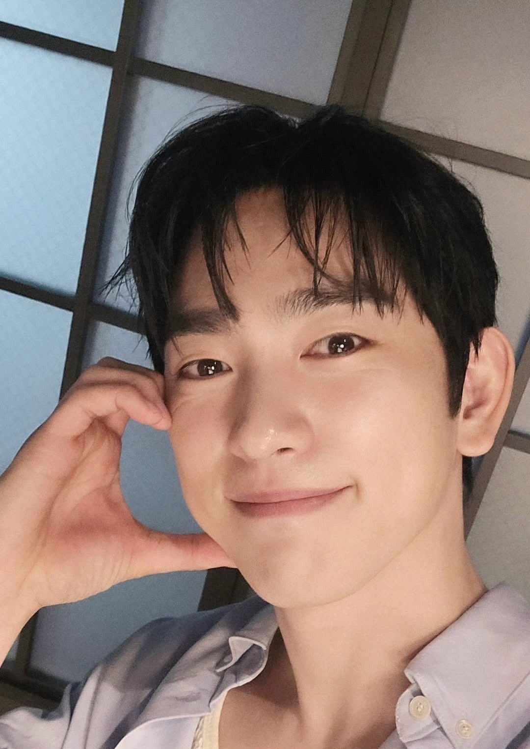 A moment captured by a fan of Park Jinyoung