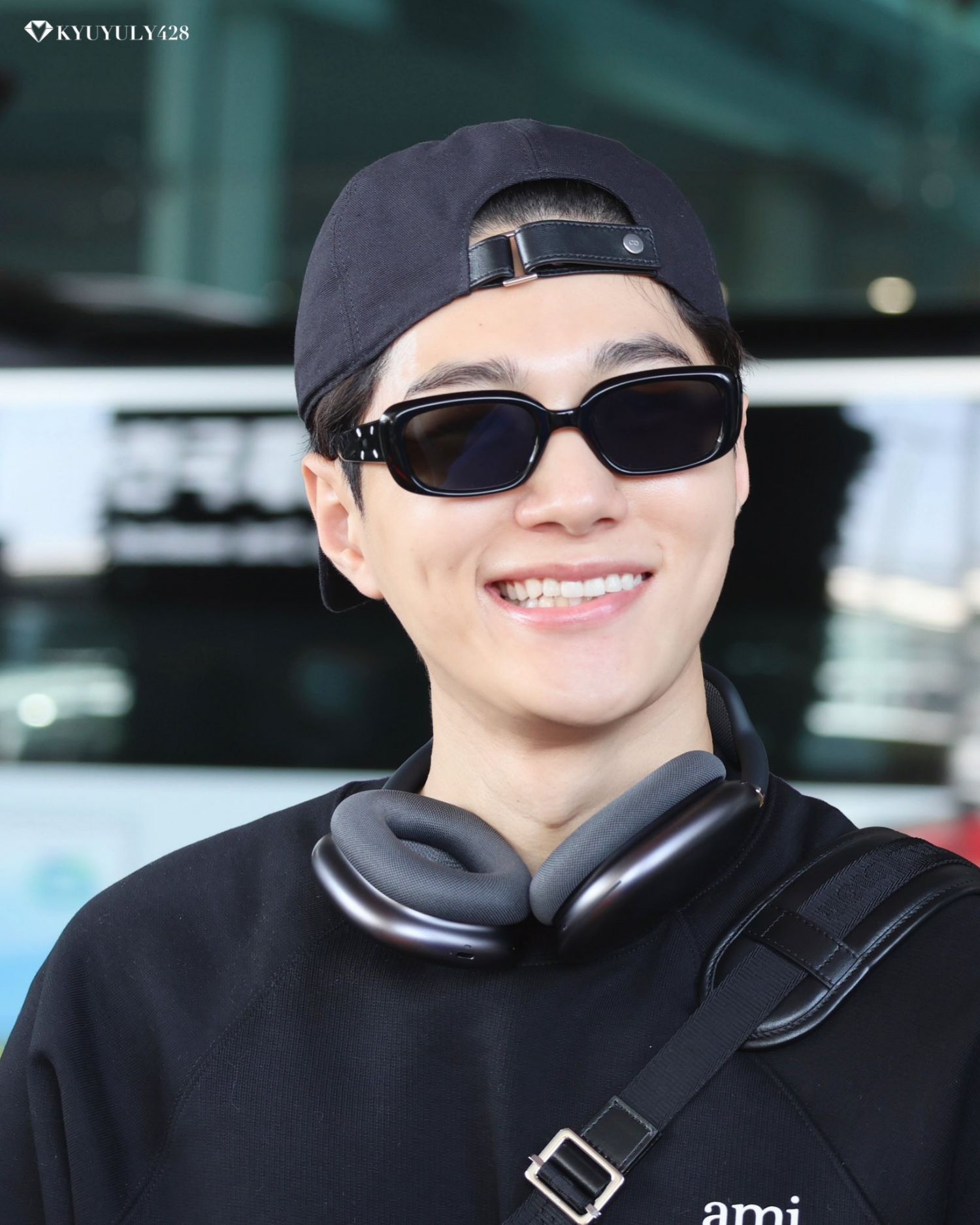 Recent activity shot of Kim Myungsoo (L)