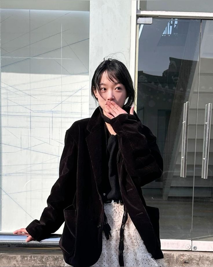 Behind-the-scenes cut of Lee Youmi