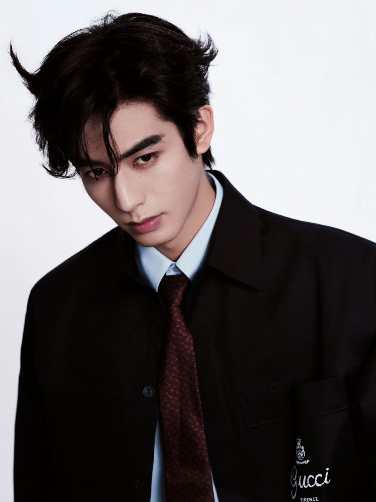 Behind-the-scenes cut of Song WeiLong