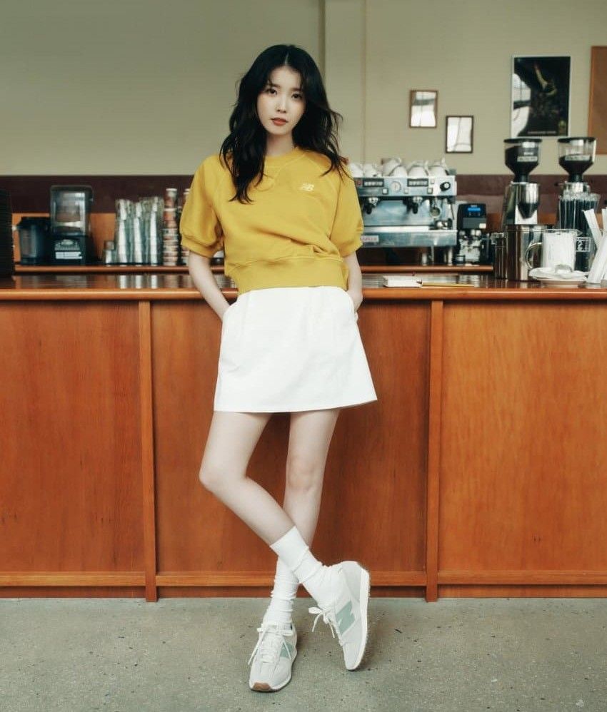 Behind-the-scenes cut of IU