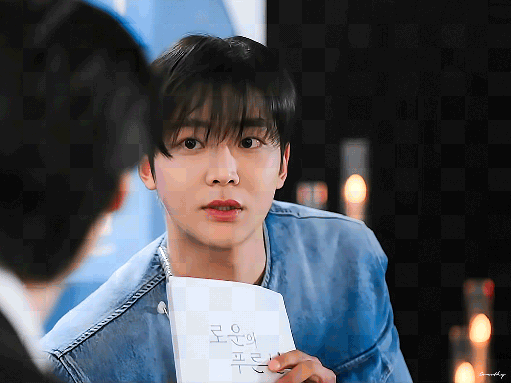 A moment captured by a fan of Rowoon