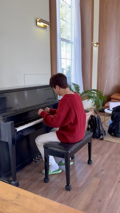 Emotional wallpaper shared by fans for Lee Chanwon