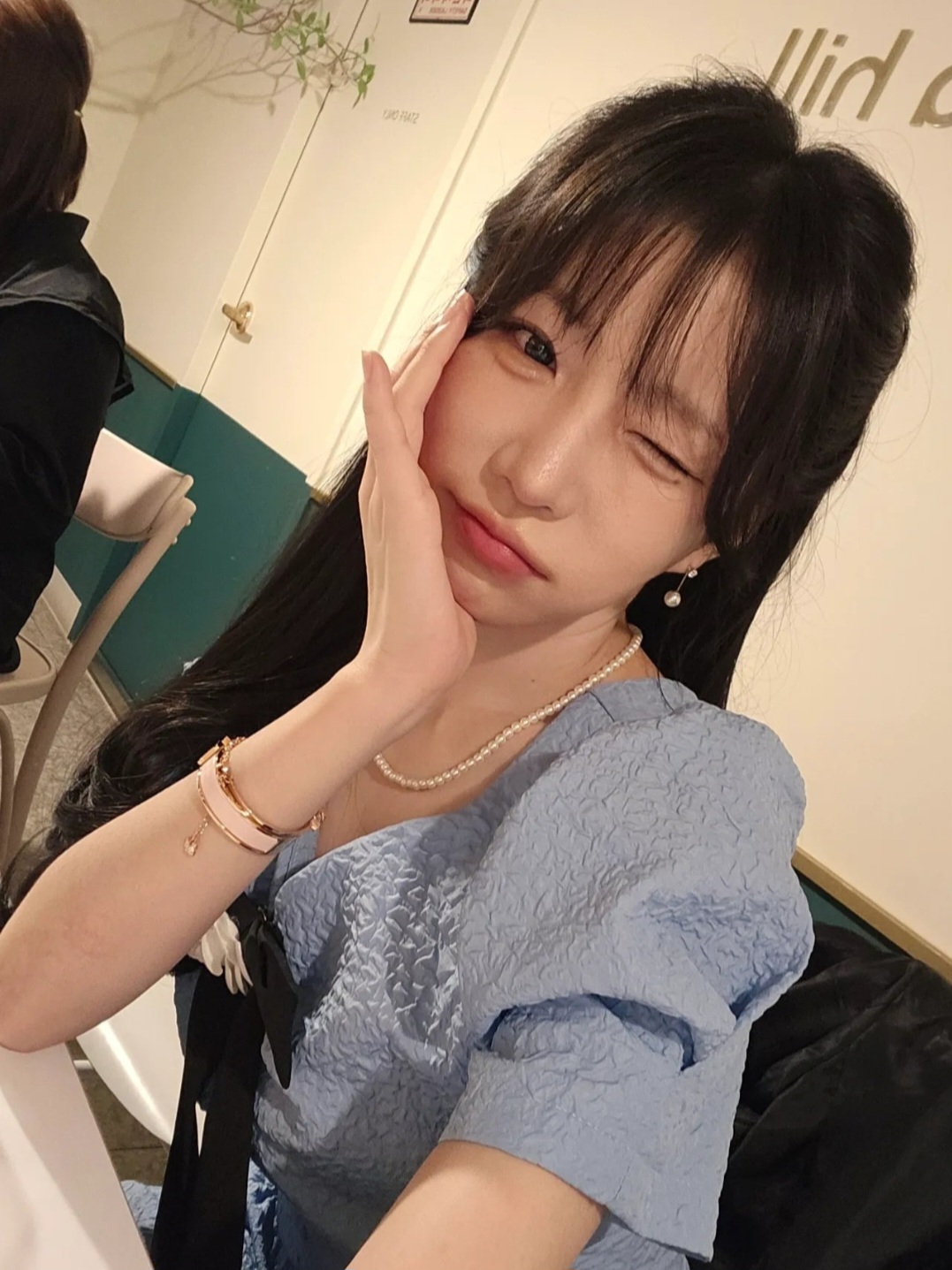 Behind-the-scenes cut of Yeon Yuri