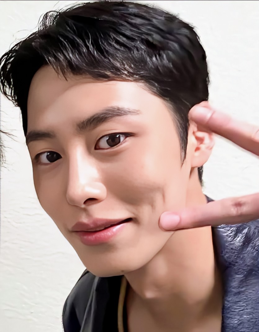 Behind-the-scenes cut of Lee Jaewook