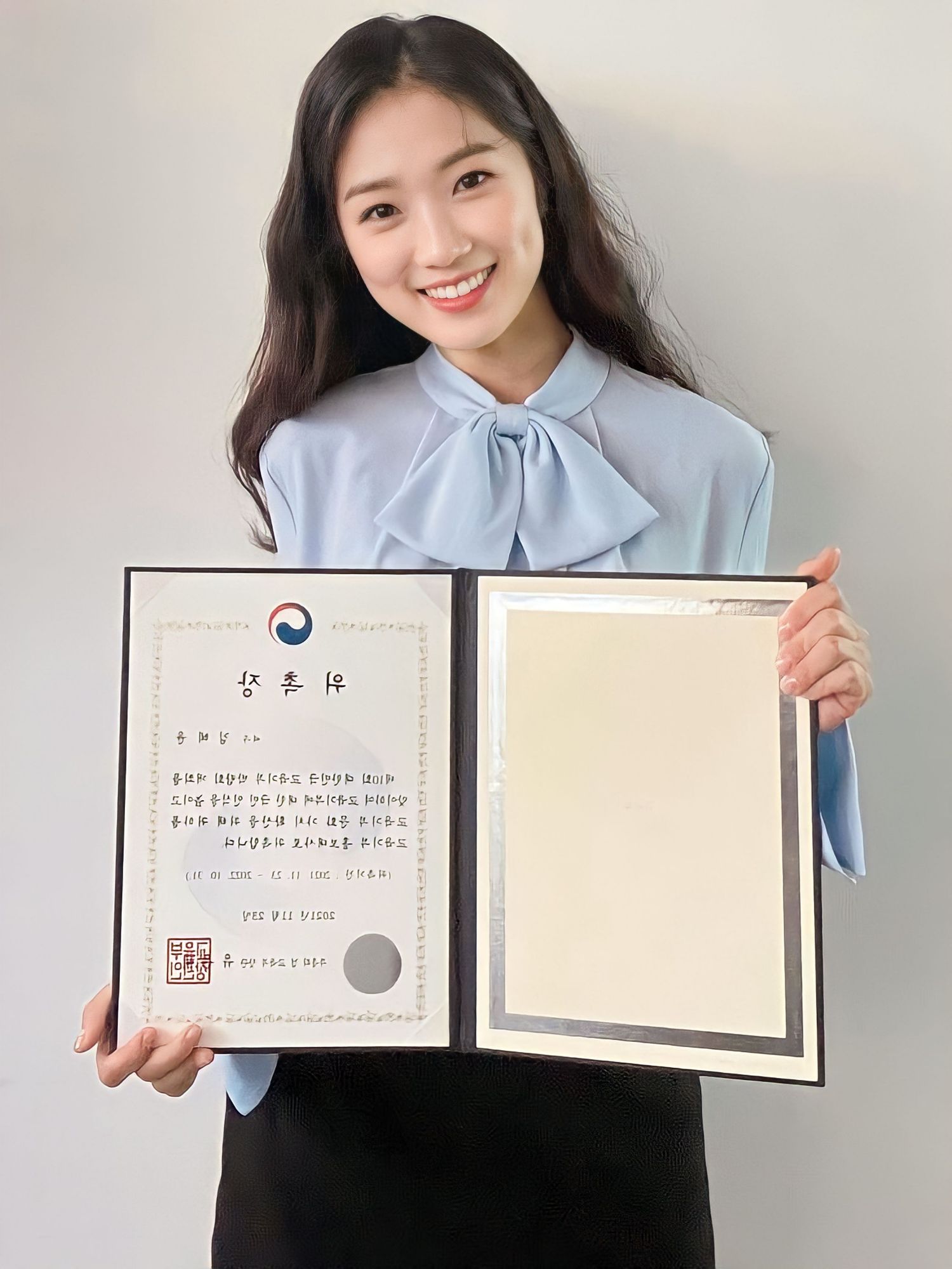 Foto kegiatan terbaru dari Kim Hyeyoon