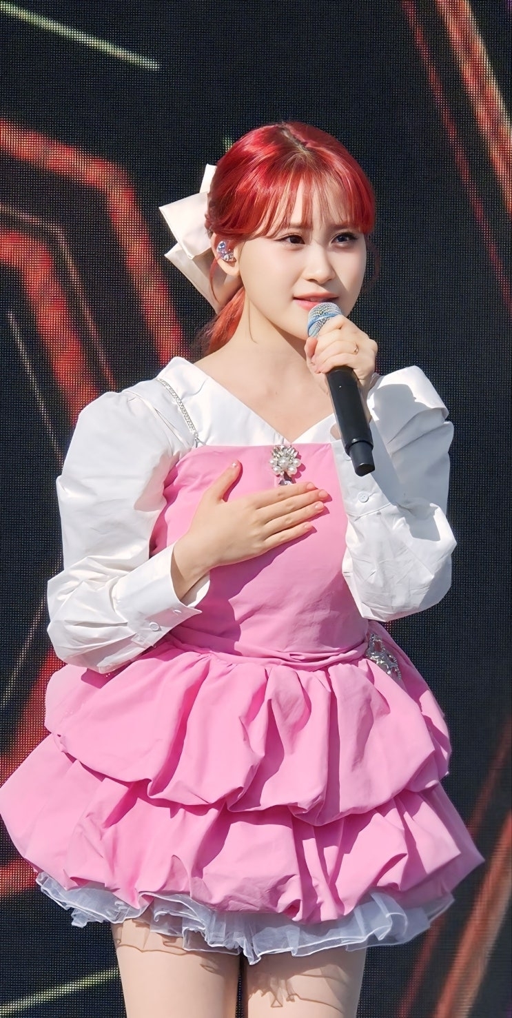 A moment captured by a fan of Kim Dahyun