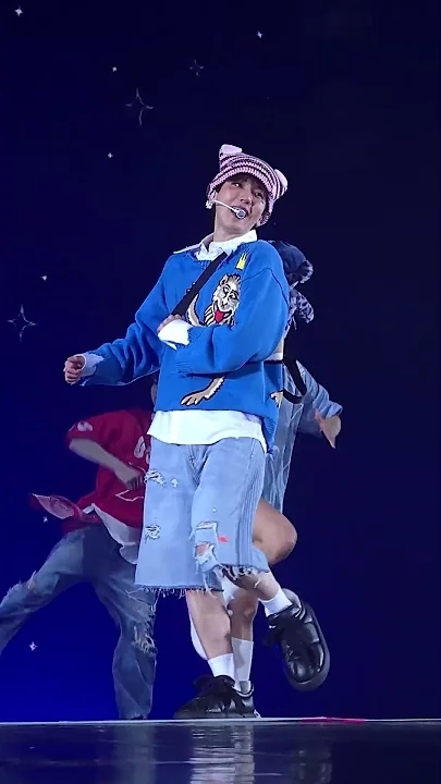 Emotional wallpaper shared by fans for Baekhyun