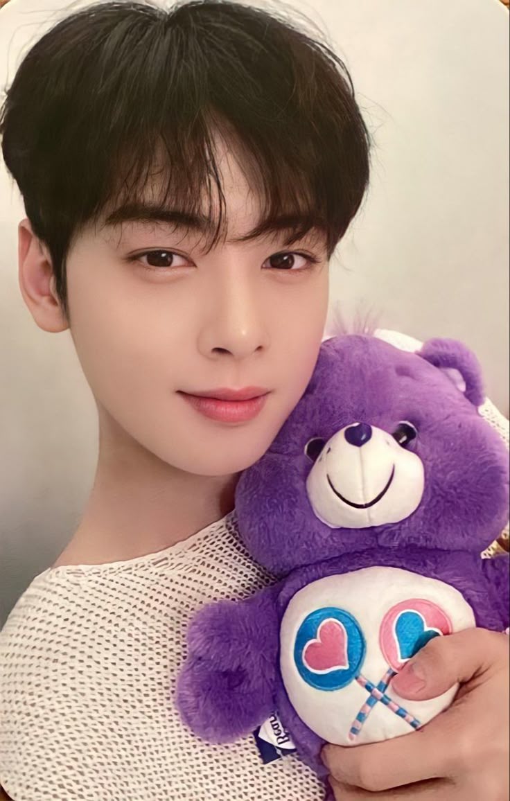 Behind-the-scenes cut of Cha Eunwoo