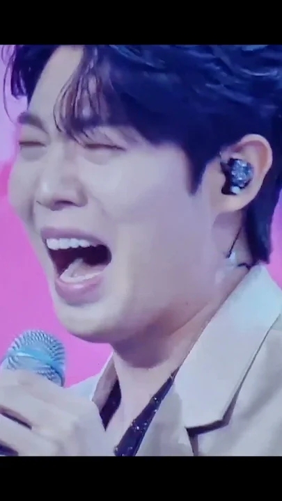 A moment captured by a fan of Son Taejin
