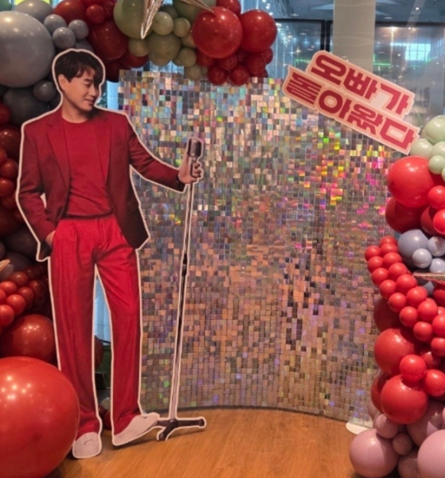 Behind-the-scenes cut of Hwang Youngwoong