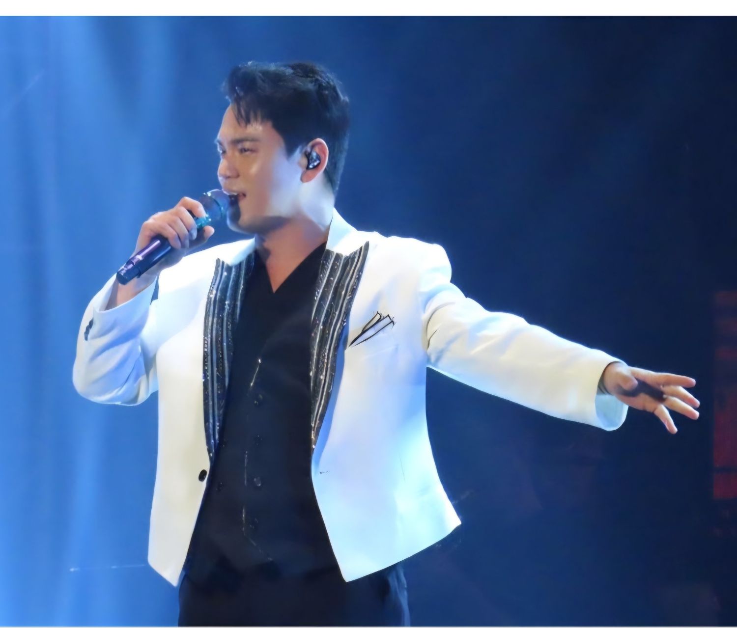 Recent activity shot of Lee Jung