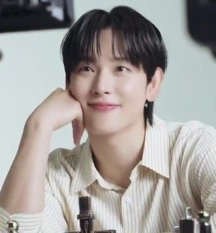 A moment captured by a fan of Lim Siwan