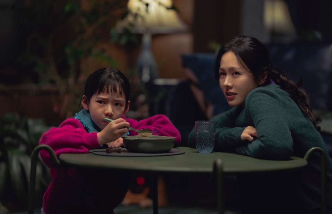 Behind-the-scenes cut of Son Yejin