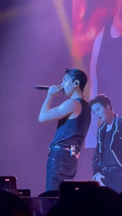 Today's popular wallpaper in Kim Myungsoo (L) community