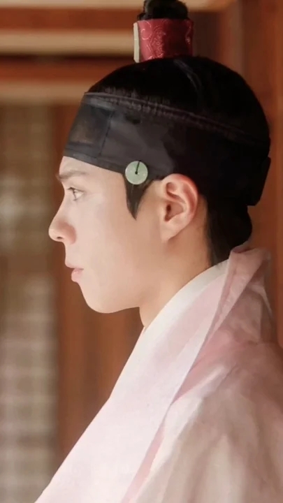 Recent activity shot of Park Bogum