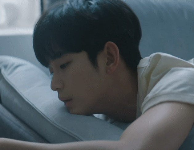 粉絲拍下的金秀賢瞬間