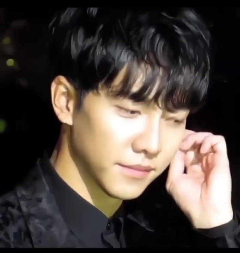 Behind-the-scenes cut of Lee Seunggi