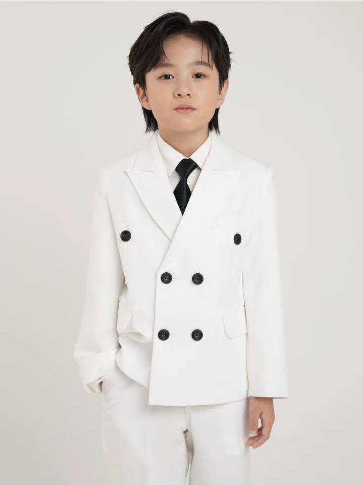 Behind-the-scenes cut of You Jiwoo