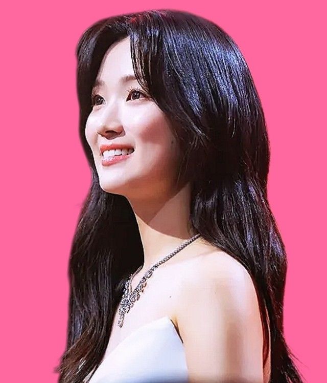 Latest photo of Kim Hyeyoon