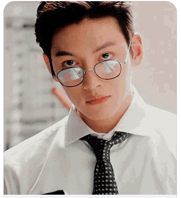 粉丝拍下的池昌旭瞬间