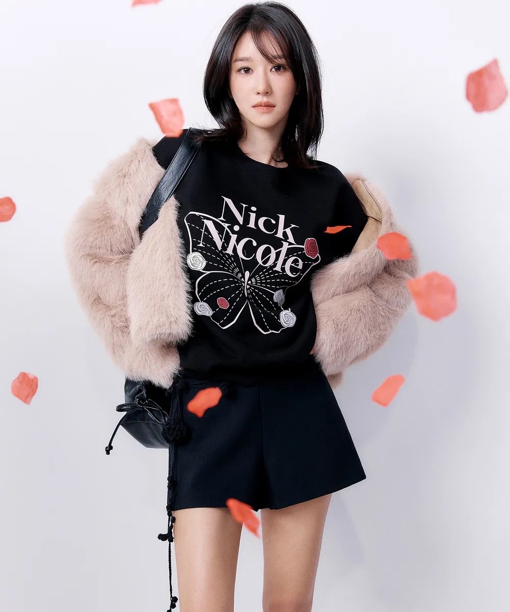 Recent activity shot of Seo Yeaji